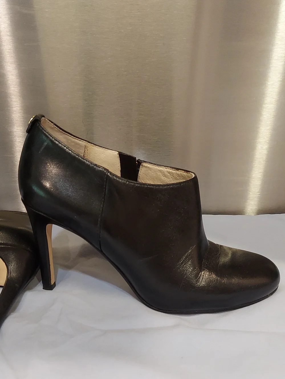 Michael Kors Black Leather High-Heel Ankle Booties w/Gold Zipper - Size 7